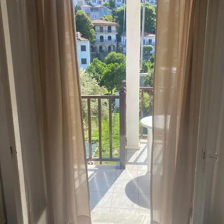 Zefiros Hotell 2*